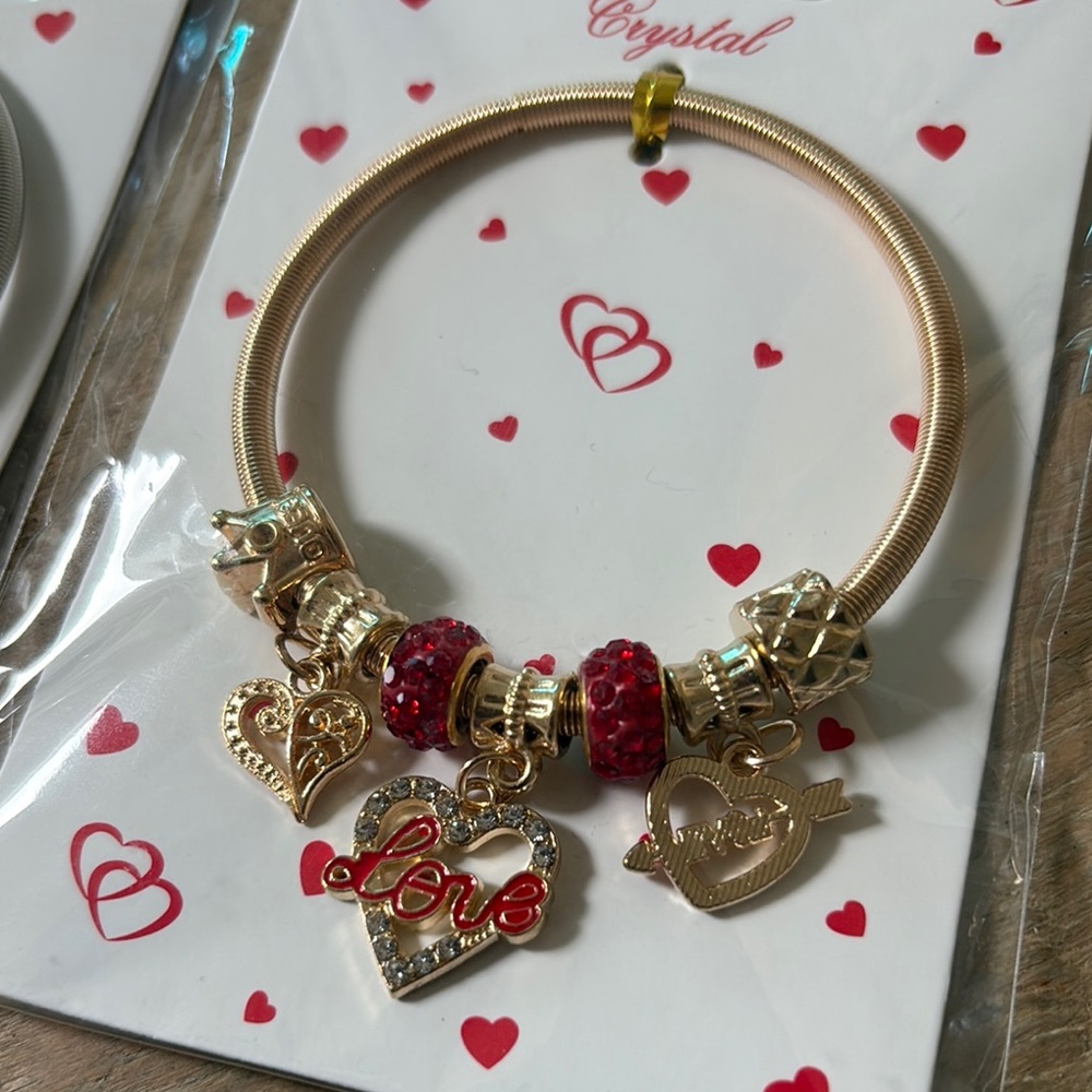 Heart Charm Bracelet Set of 2 MOM & LOVE ❤️ Silver and Gold NWT - Picture 3 of 5